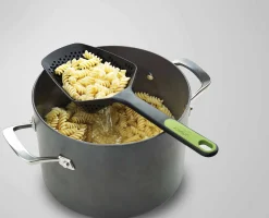 Cuillère Passoire en Gris Scoop™ Plus