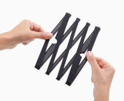 Dessous de Plat Design et Extensible en Noir Stretch™