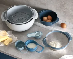 Lot de 9 Bols Nest™ 9 Plus, Rouleau à Pâtisserie PrecisionPin™ & Fouet Twist™ en Bleu