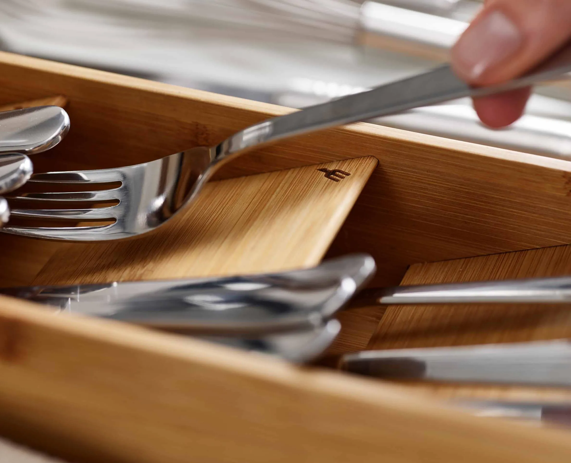Organiseur de Couverts Compact en Bambou DrawerStore™
