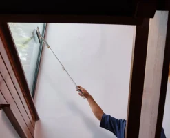 Outil de Nettoyage de Vitres 2-en-1 avec Manche Télescopique CleanTech™