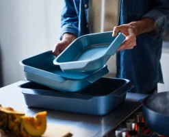 Petit plat à rôtir bleu Nest™ Oven