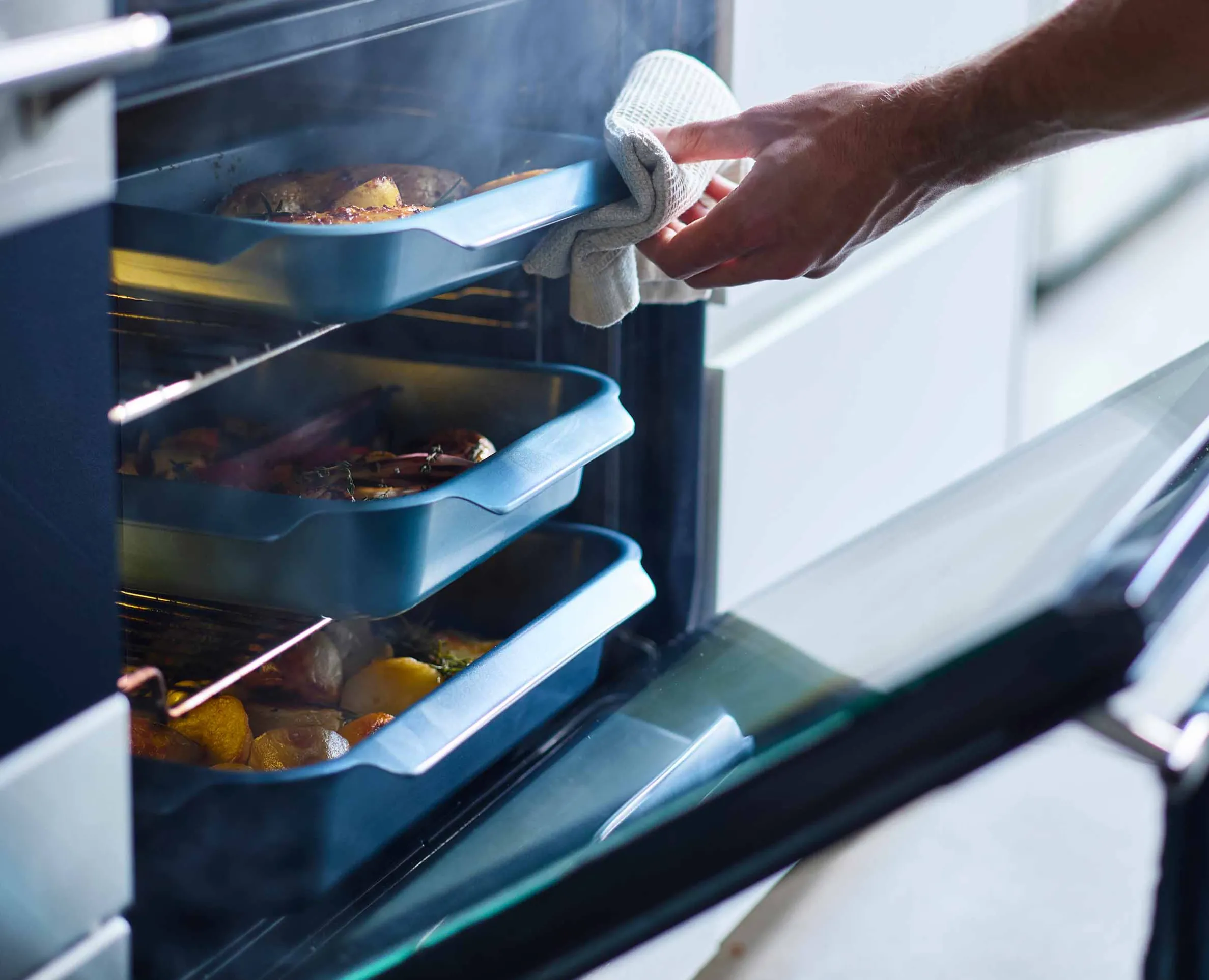Petit plat à rôtir bleu Nest™ Oven