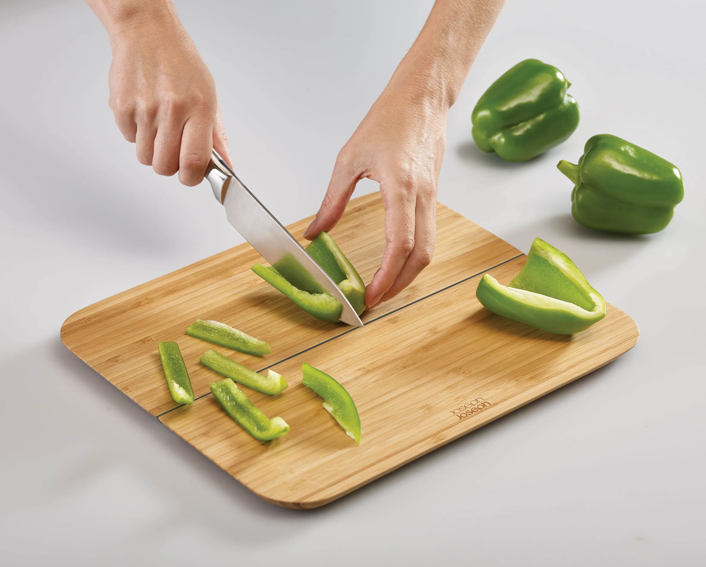 Planche à Découper Pliable en Bamboo Chop2Pot™