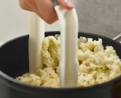 Presse-Purée Ergonomique Blanc Easy-Mash™