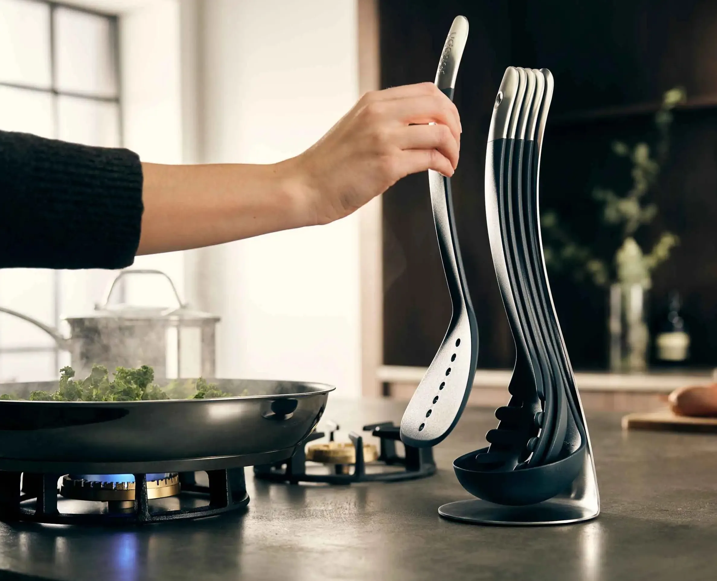 Set de 5 Ustensiles de Cuisine Empilables aux Poignées Magnétiques Inox Nest™