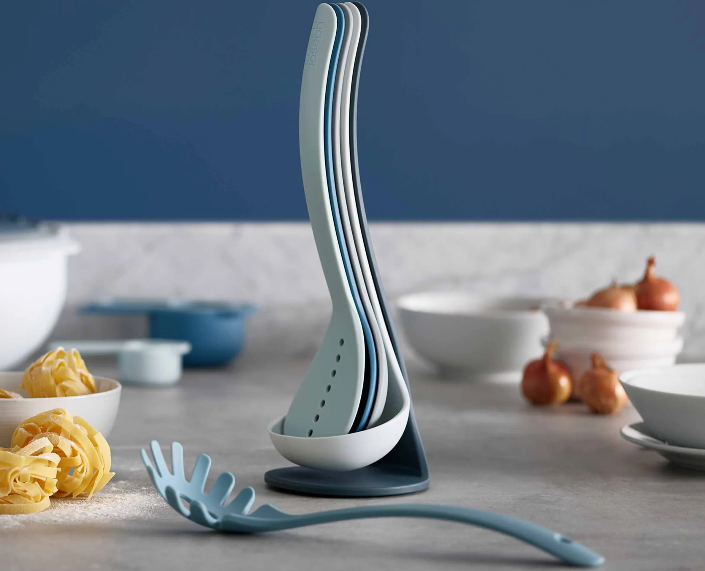 Set de 5 Ustensiles de Cuisine Empilables aux Poignées Magnétiques Bleu Nest™ Éditions