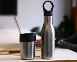 Set de Mug Réutilisable Sipp™ Steel et Gourde Isotherme Loop™ en Inox