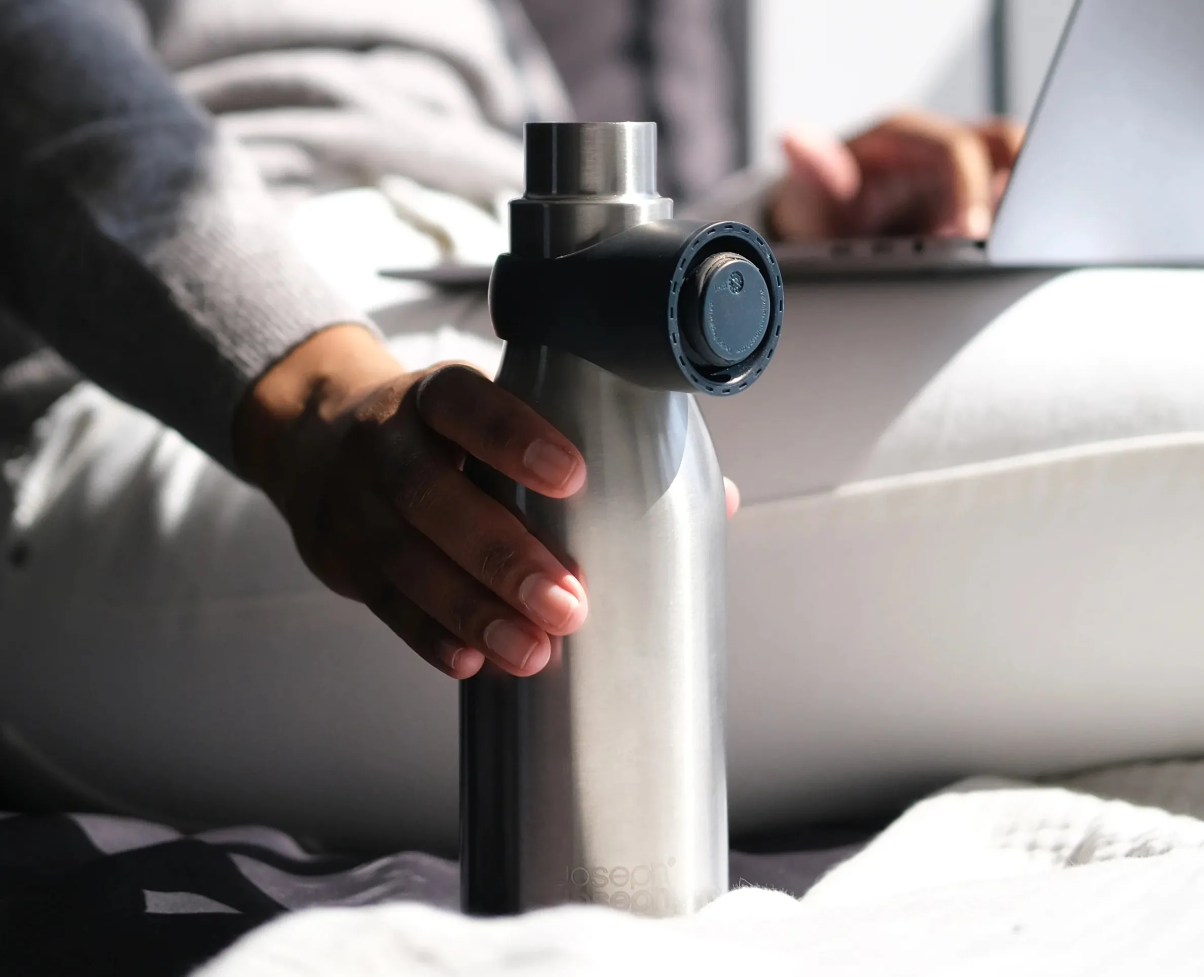 Set de Mug Réutilisable Sipp™ Steel et Gourde Isotherme Loop™ en Inox