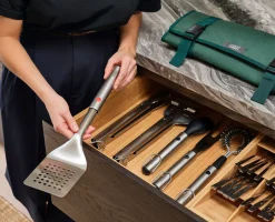 Spatule de Barbecue Rétractable en Inox GrillOut™